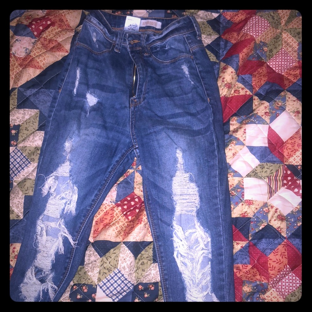 High waisted ripped jeans